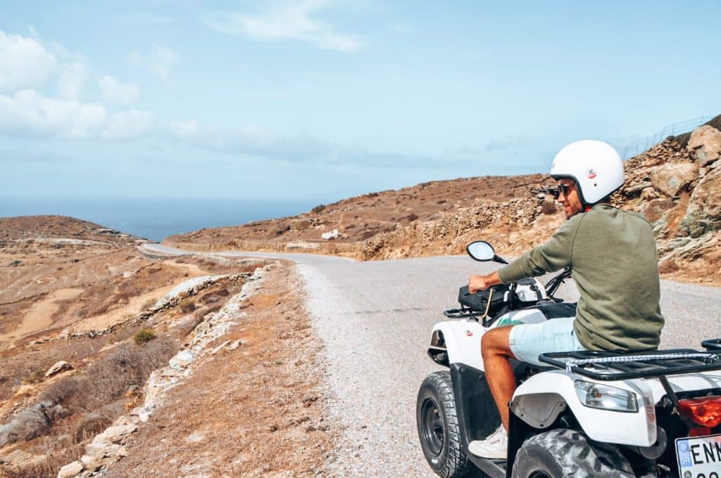 Renting an ATV on your Cyclades island hopping trip is a must / Miete unbedingt einen Quad beim Kykladen Insehopping