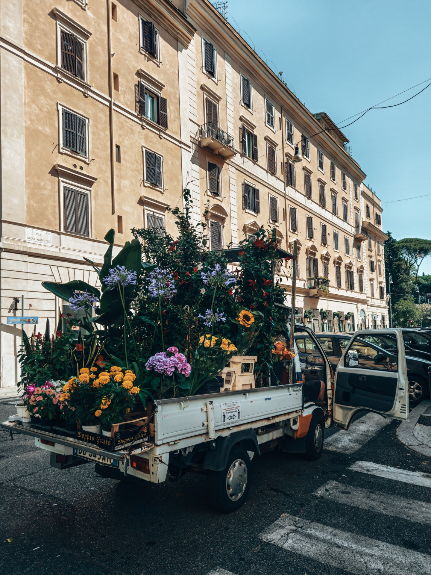 Getting flowers, one of the non-touristy things to do in Rome